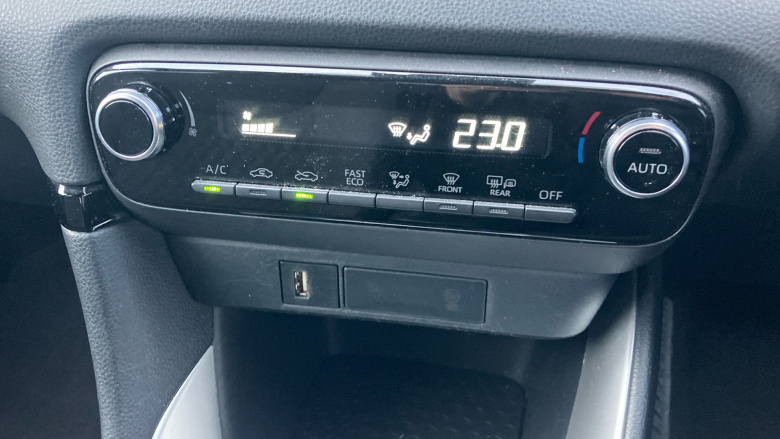 Toyota Yaris 1.5 Hybrid Design 5dr CVT Hybrid Hatchback